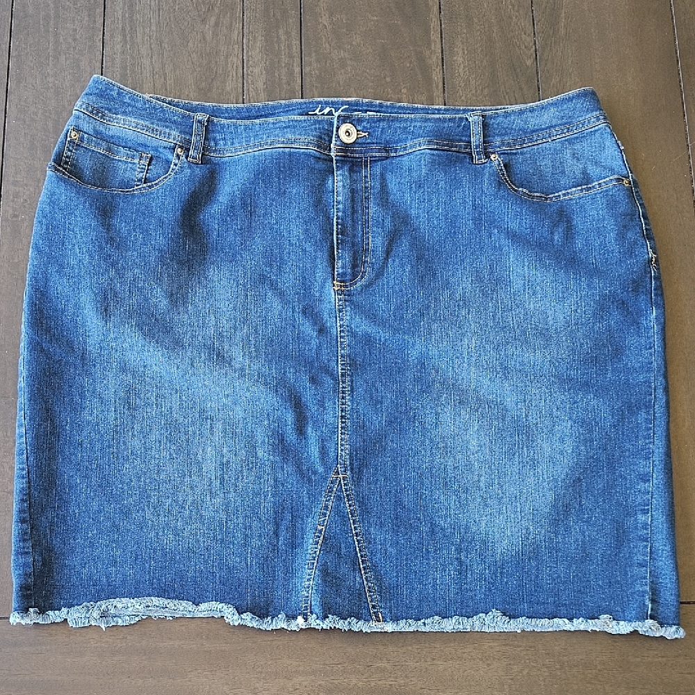 💙 INC International Concepts Denim Midi Skirt. Excellent Condition. Size 20W.